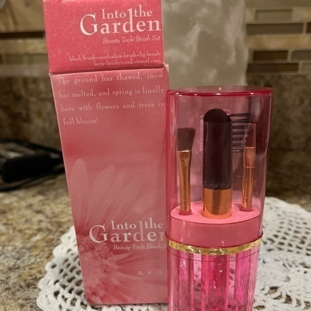 Avon Into the Garden Beauty Tools Brush Set